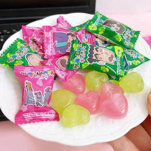 日本早川制果蜡笔小新爱心白桃青葡萄双拼水果糖78g*20包/件